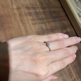 【ith(イズ)の口コミ】 色々な指輪を提案してくださいました。
個人的には細身の、三石タイプの物…