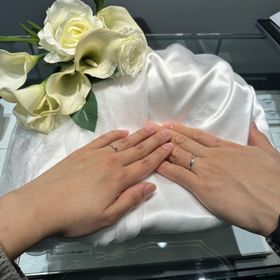 【アイプリモ(I-PRIMO)の口コミ】 この指輪は、両方重ねると素敵なシルエットになり、指輪のデザインに込め…