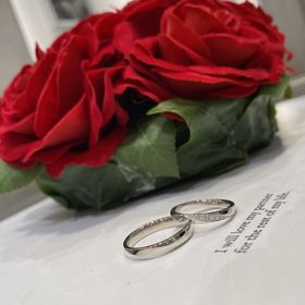 【ラザール ダイヤモンド(LAZARE DIAMOND)の口コミ】 シンプルすぎず、かといって個性的でもなく程よくデザイン性があります。…