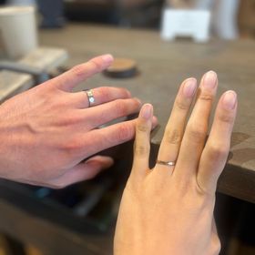 【鎌倉彫金工房の口コミ】 彼（左）は、ホワイトゴールド4mm、わたし（右）は、ピンクゴールド2.5mm …