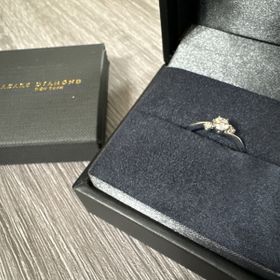 【ラザール ダイヤモンド(LAZARE DIAMOND)の口コミ】 ダイヤモンドの輝きに拘り、手からチラリと光る綺麗さに惹かれました。 ラ…