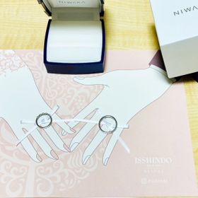 【俄(にわか)の口コミ】 女性用はダイヤモンが大小合わせて9個もあり、デザインもなかなかないデザ…