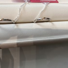 【nocur(ノクル)の口コミ】 シンプルかつリーズナブルな値段でお互いに納得のいく指輪でした、手にも…