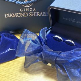 【銀座ダイヤモンドシライシの口コミ】 初めはシンプルなデザインの指輪を探していました。
しかし色んなデザイン…
