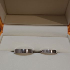【ケイウノ ブライダル(K.UNO BRIDAL)の口コミ】 幅広の平打ちタイプを中心に探していましたが、彼の好みの幅の指輪がなか…