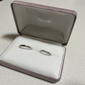 【ジュエリーツツミ(JEWELRY TSUTSUMI)の口コミ】 素材はプラチナで、女性のリングにはダイヤがついています。ウェーブタイ…