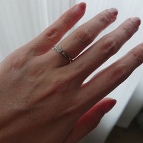 【PROPOSE(プロポーズ)】の口コミ ミル打ちのストレートのデザインが気に入りました。中央のダイヤモンドは母...