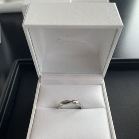 【I's stone(アイズストーン)の口コミ】 指に通した時に動きのあるデザインが良かったのでこのデザインを選びまし…