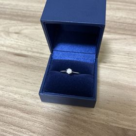 【銀座ダイヤモンドシライシの口コミ】 婚約指輪のデザインに迷い店員さんに相談したところ、近年はプロポーズリ…