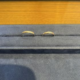 【4℃ BRIDAL(ヨンドシーブライダル)の口コミ】 シンプルかつデザイン性が非常に優れていて、とても気に入ってます。サイ…