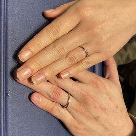 【銀座ダイヤモンドシライシの口コミ】 シンプルながらアクセントが欲しい、そんなデザインを探していました。
キ…