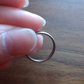 【ティファニー(Tiffany & Co.)の口コミ】 もらった婚約指輪と重ね付けできるものを探していました。婚約指輪がティ…