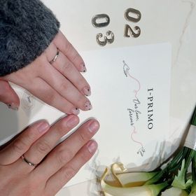 【アイプリモ(I-PRIMO)の口コミ】 ダイヤが三つ並んでいるので
キラキラしてかわいいです。
男性のペアのデ…