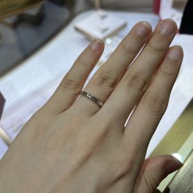 【カルティエ(Cartier)の口コミ】 シンプルかつ上品な指輪を探しています。窓口業務をしているので、あまり…