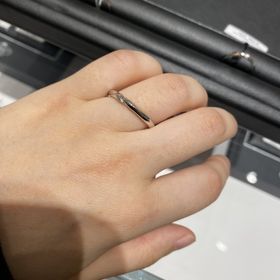 【エクセルコダイヤモンド(EXELCO DIAMOND)の口コミ】 他にはあまりないタイプのダイヤモンドのつきかたです。側面にもダイヤモ…