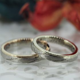 【Antille(アンティール)の口コミ】 2種類のつや消しで斜めの模様にしてもらい、アクセントになっています。

…