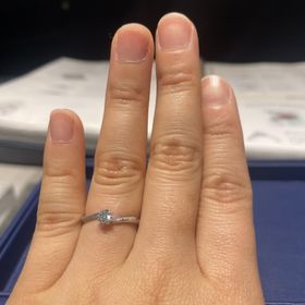 【銀座ダイヤモンドシライシの口コミ】 ラインメレの中でも、自分から相手から上からもダイヤが見えるデザインで…