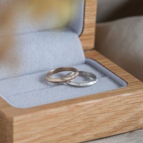 【Cayof(カヨフ)の口コミ】 素材・色は定番のプラチナとシャンパンゴールド（18金）
削り方の種類が多…