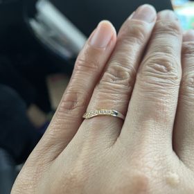 【CHER LUV(シェールラブ)の口コミ】 一部ゴールドも混ざっており珍しいデザインだと思った。形がウェーブがか…