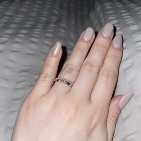 【NIESSING(ニーシング)の口コミ】 結婚指輪と婚約指輪が重ね付けしやすいようにバランスを考えて選びました…