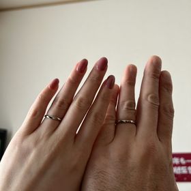 【銀座ダイヤモンドシライシの口コミ】 シンプルですが、ダイヤの部分に少しウェーブがかかってるデザインの指輪…