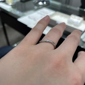 【アイプリモ(I-PRIMO)の口コミ】 デザインがかわいくて一目惚れしました。
ダイヤモンドが6石もついていて…