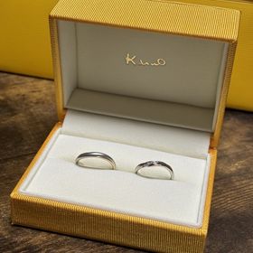 【ケイウノ ブライダル(K.UNO BRIDAL)の口コミ】 ピンクゴールドとプラチナのウェーブがかかったデザインでとても可愛らし…