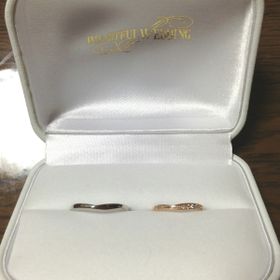 【WATANABE / 卸商社直営　渡辺の口コミ】 Ｖカットかウェーブデザインで、指が細いのであまりゴツくないものを探し…