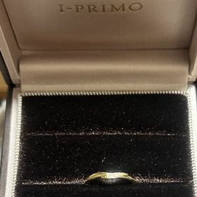 【アイプリモ(I-PRIMO)の口コミ】 細くて指が綺麗に見えるものを選びました。
3連の石が綺麗にキラキラ光り…