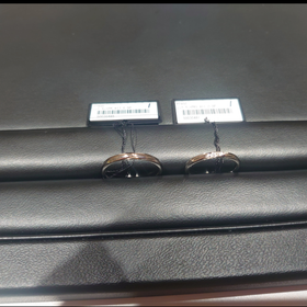 【ラザール ダイヤモンド(LAZARE DIAMOND)の口コミ】 ウェーブがかったストレートのデザインと自身の手(小さめ、ふっくら、指の…