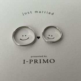 【アイプリモ(I-PRIMO)の口コミ】 女性用はダイヤが5粒入っていますが、小粒でなおかつ側面まで入るデザイン…