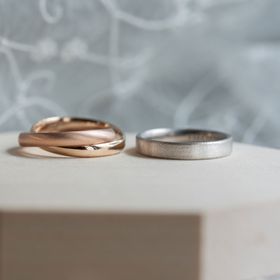 【Cayof(カヨフ)の口コミ】 レディースリングは、シャンパンゴールドとピンクゴールドの二連リング。…