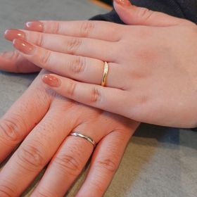 【Cayof(カヨフ)の口コミ】 シンプルで可愛く、ダイヤモンドと鏡面の相性がバッチリ！女性はK18イエロ…