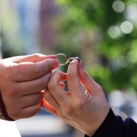 【出雲結(いずもゆい)の口コミ】 曲線的なデザインが人と人とのご縁の有機的な有り様を表しています。中心…