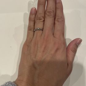 【4℃ BRIDAL(ヨンドシーブライダル)の口コミ】 シンプルだからこそ真価の問われる一品だと思います。指輪が主張しすぎる…