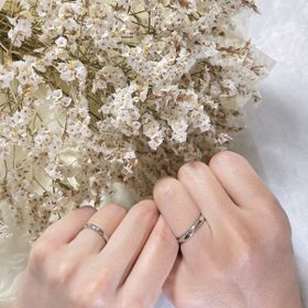 【銀座ダイヤモンドシライシの口コミ】 デザインもシンプルで職場でもつけやすく、どんな服にも合いやすいです！…