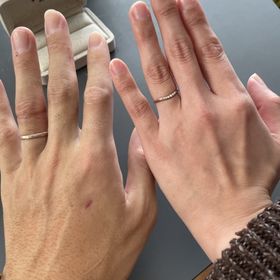 【SIENAROSE(シエナロゼ)の口コミ】 女性の方は着用時に指が綺麗に見える部分が気に入っているポイントです。…