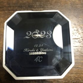 【4℃ BRIDAL(ヨンドシーブライダル)の口コミ】 リングはストレートのデザインで、シンプルなので、仕事の時でも付けやす…