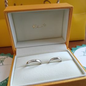 【ケイウノ ブライダル(K.UNO BRIDAL)の口コミ】 指輪の内側に二人で決めたオリジナルの刻印をしていただきました。思い通…
