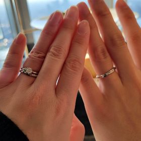 【俄(にわか)の口コミ】 木漏れ日とせせらぎのセット指輪。
重ね付けしたらダイヤのラインがつなが…