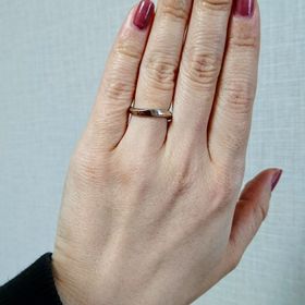 【FIRST DIAMOND(ファーストダイヤモンド)の口コミ】 私も主人もシンプルでいつまでも付けていられるような指輪、でも人とはあ…