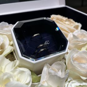 【4℃ BRIDAL(ヨンドシーブライダル)の口コミ】 シンプルですが、ダイヤの部分がピンクゴールドに変わっていてとても可愛…