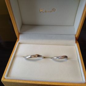 【ケイウノ ブライダル(K.UNO BRIDAL)の口コミ】 お互いのイニシャルを交換し、デザインしていただき、重ねた際にハートに…