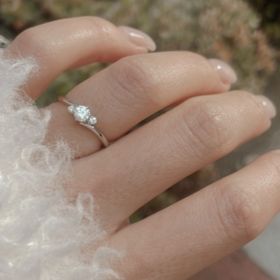 【MACHERIE(マシェリ)の口コミ】 指輪の名前も決め手のひとつでした。
たくさん種類があり悩みましたが、名…