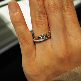 【銀座ダイヤモンドシライシの口コミ】 ダイヤモンドがたくさん付いているものがいいと思い、探していました。た…