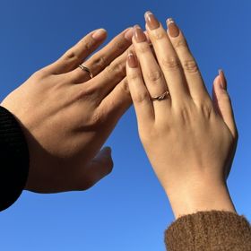 【アイプリモ(I-PRIMO)の口コミ】 【指輪のデザイン】
V字になっていて着用時の指の形が綺麗に長く見えるの…