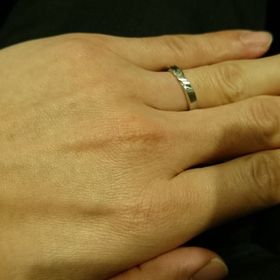 【俄(にわか)の口コミ】 着け心地、強度の高いプラチナ、見た目のデザインで決めました。独特のデ…