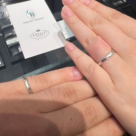 【銀座ダイヤモンドシライシの口コミ】 お互いシンプルなデザインが好きなので、そのような指輪を選びました。新…