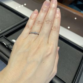 【エクセルコダイヤモンド(EXELCO DIAMOND)の口コミ】 他ではあまり見ないリボンを結んだようなデザインがかわいくてみた瞬間に…