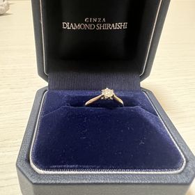 【銀座ダイヤモンドシライシの口コミ】 シンプルなデザインながら上品さを兼ね備えていて指輪をはめた時に手も綺…